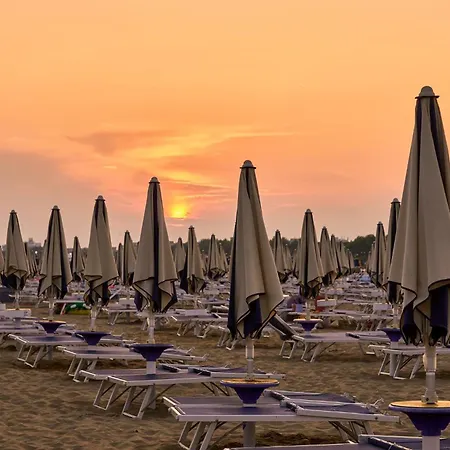 Bright And Functional Flat With Seaview Balcony Bibione