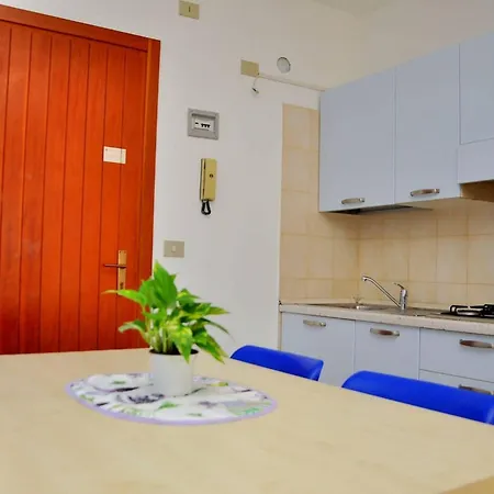 Lejlighed Bright And Functional Flat With Seaview Balcony *