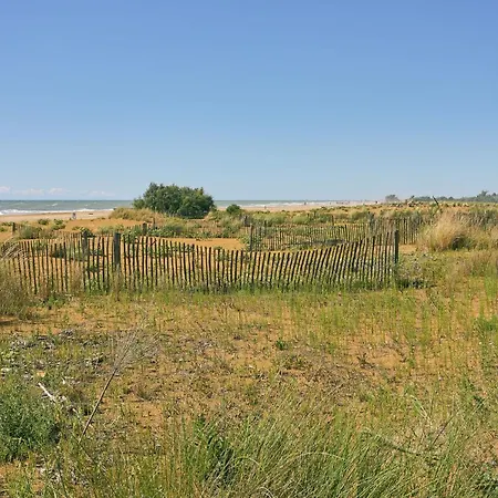 아파트 Bright And Functional Flat With Seaview Balcony *