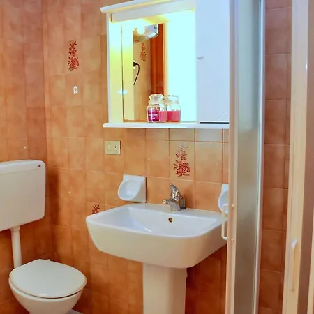 Bright And Functional Flat With Seaview Balcony *